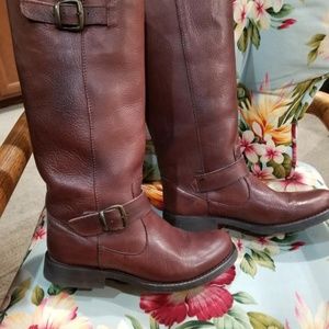 STEVE MADDEN LEATHER BOOTS -  SIZE 8.5